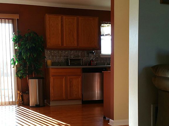 View: Living area to kitchen