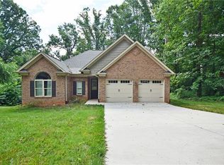 2820 Saint Claire Rd, Winston Salem, NC 27106