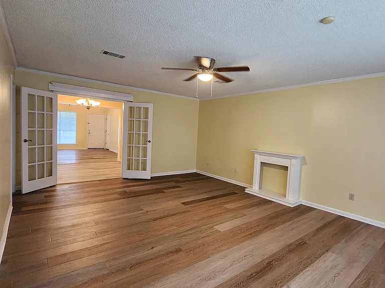 902 Phoebe Rd — Photo 2