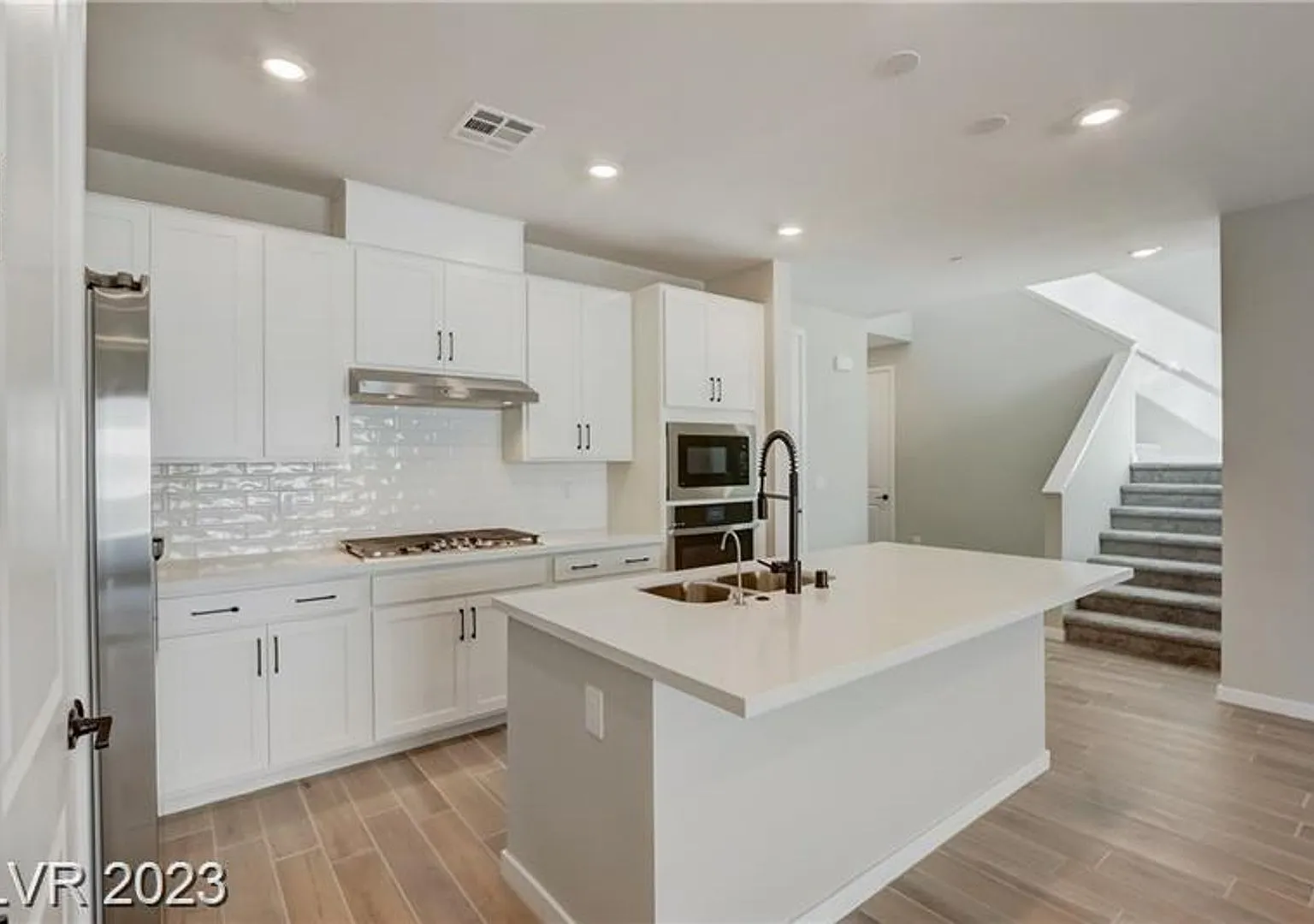 Beautiful 4 Bedroom Property In Gated Community! — Photo 1