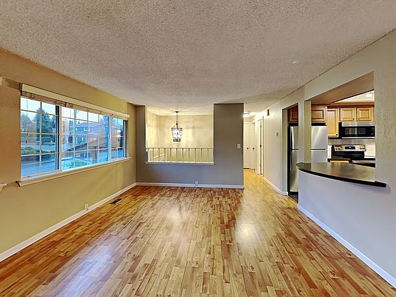 4th image of 2974 39th Ave NE