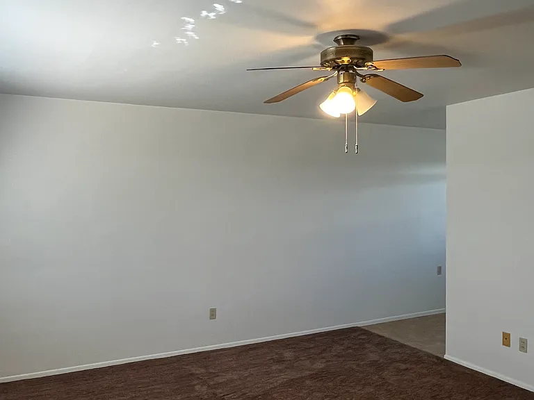 4431 E Lee St — Photo 3