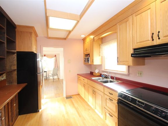 2nd image of 1333 Hillside Dr