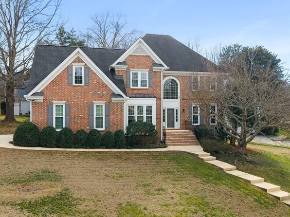 102 Gearrland Ln, Cary, NC 27518