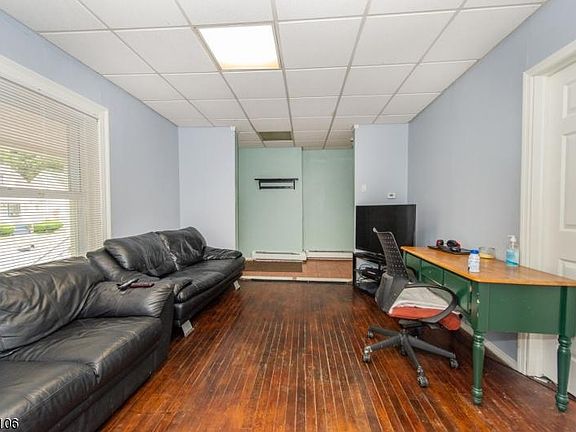 3rd image of 36 Whitewood Ave