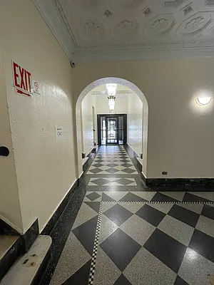 Rented by Lang Realty LLC | media 8