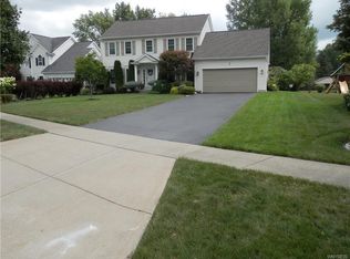 8 Regency Ct, Bowmansville, NY 14026