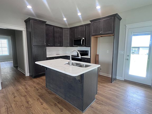 2nd image of 5404 Peony Dr