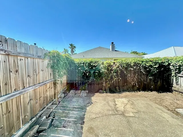 1828 Whispering Oaks Ln #1 — Photo 5