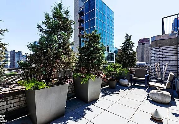 2nd image of 430 W 34th St Penthouse C
