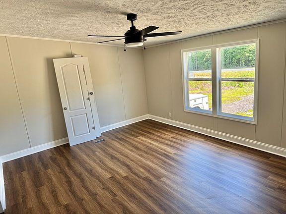5th image of 3484 Ridge Rd