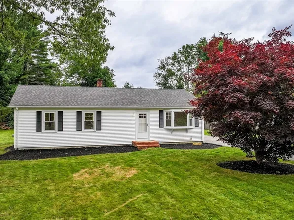 10 Middlewood Dr, Acushnet, MA 02743