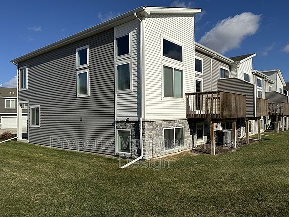 3rd image of 9788 Crestview Dr