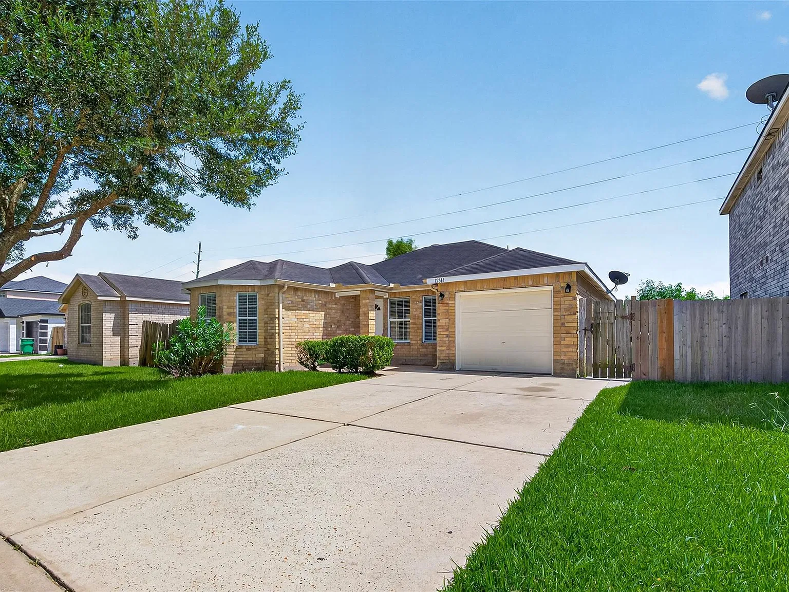 4 bed, 2.0 bath, 1379 sqft, $1,700 — Photo 2