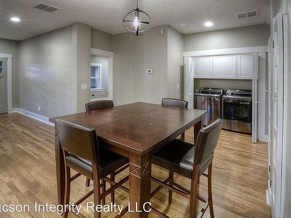 3rd image of 720 E 8th St #10446007