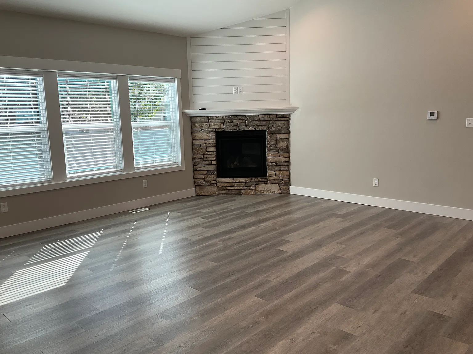 4 bed, 1746 sqft, $2,345 — Photo 3