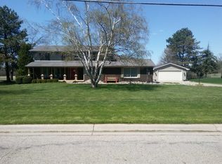 9135 Burning Tree Dr, Grand Blanc, MI 48439