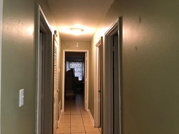 5th image of 325 Shoreline Dr