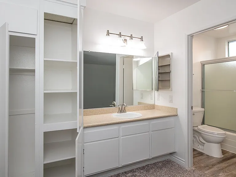 520 W. Wilson — Photo 13