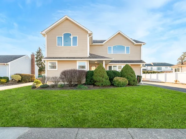 15 Chadwick Road, Syosset, NY 11791