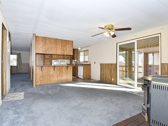 5th image of 900 NE Francis Ave