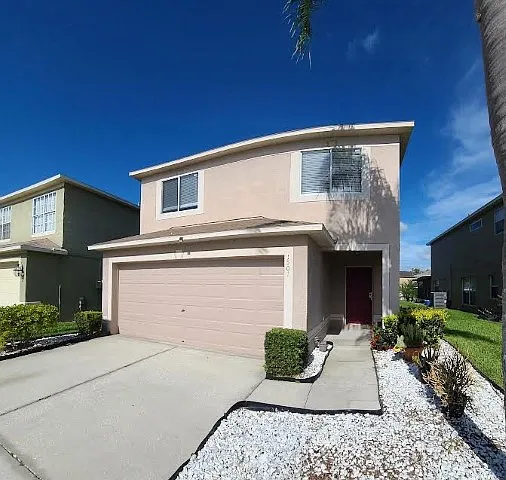 4 Bed/ 2.5 Bath Pond View Home In Tampa — Photo 1
