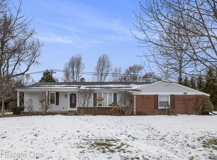 2640 Bridle Rd, Bloomfield Hills, MI 48304