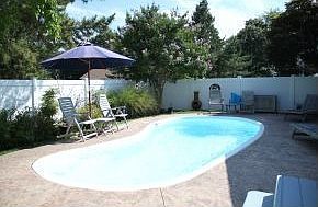 1st image of 306 Country Club Dr