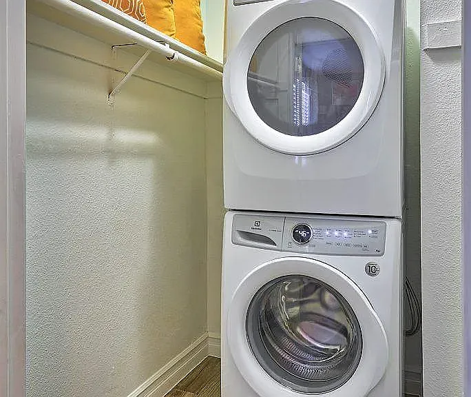 Spacious 1 Bedroom, 1 Bath, 756 Sq Ft