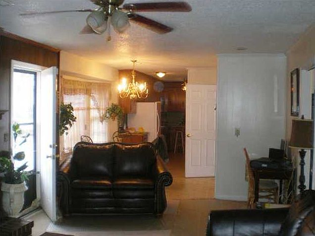 2nd image of 1845 Stonehedge Rd