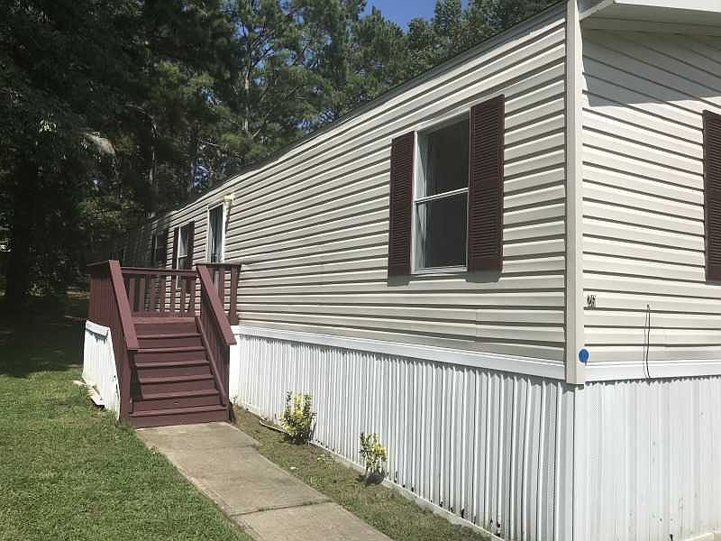 2nd image of 26 Hickory Knoll Trl