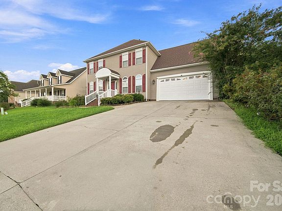 5th image of 2415 Sweetbriar Ln