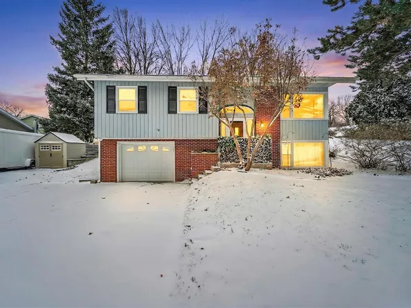 153 North Maple AVENUE, Slinger, WI 53086