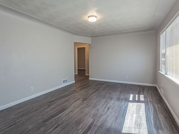 2nd image of 2327 W 6th St