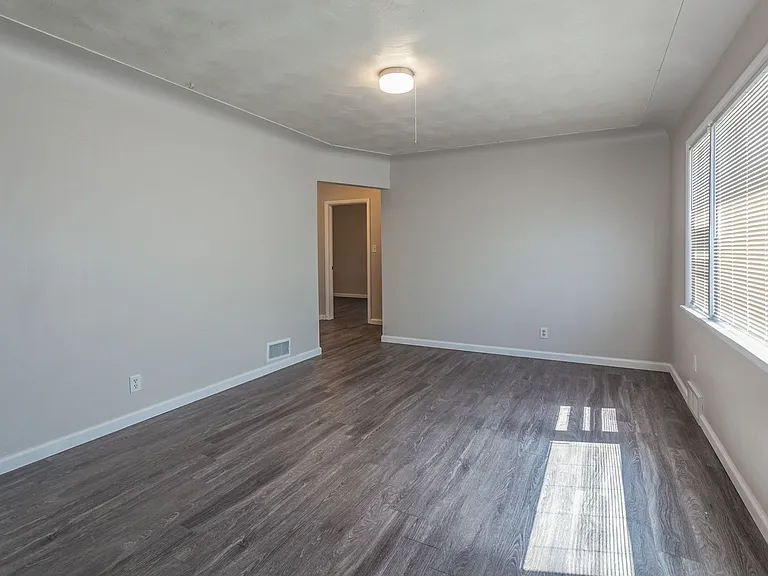 2327 W 6th St — Photo 2