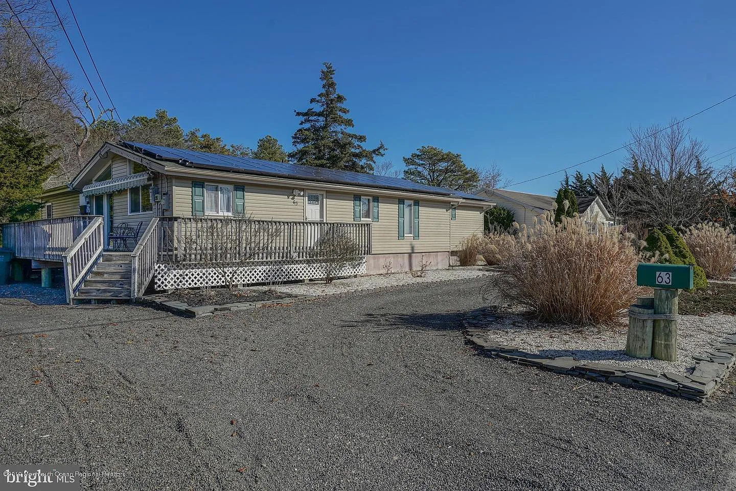 63 Edgewater Dr photo 1