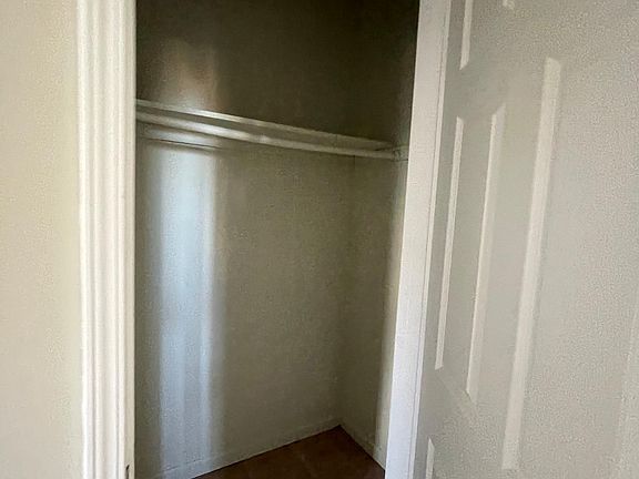4th image of 236 Leslie St #2R