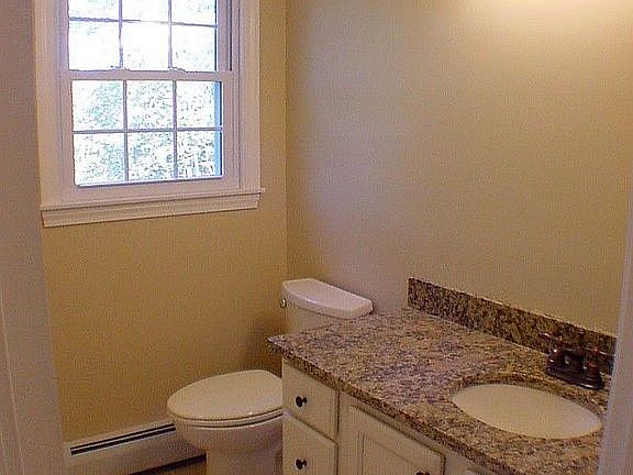 Tiled Bath w/Granite Countertop!
