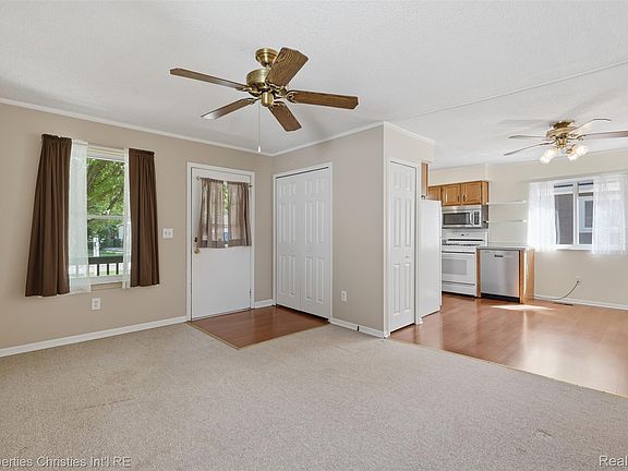 4th image of 8834 Janis St