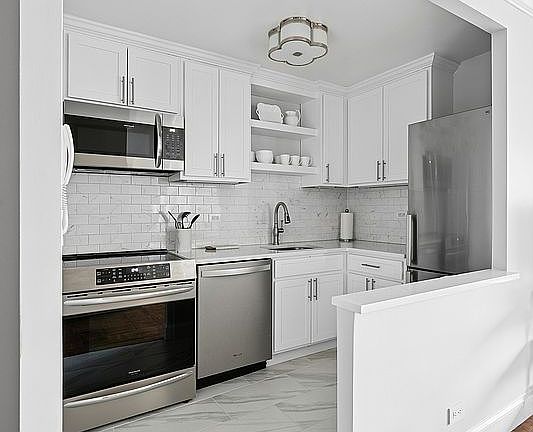 5th image of 1065 Park Ave APT 27C