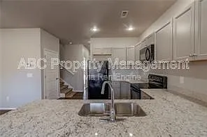 1000 W Hickory St #2 — Photo 8