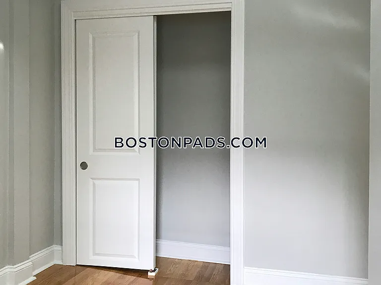 6 Saint James St — Photo 9