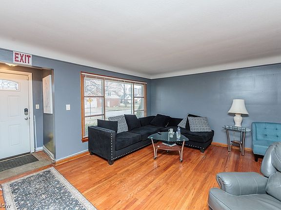 4th image of 325 E 244th St