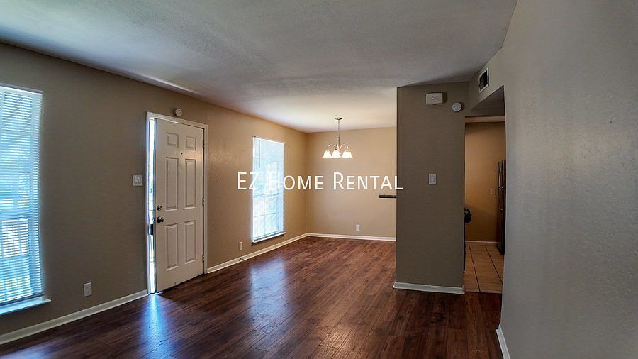 1st image of 2102 5th Ave N #6