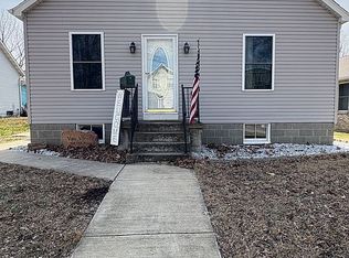 904 13th St, Highland, IL 62249