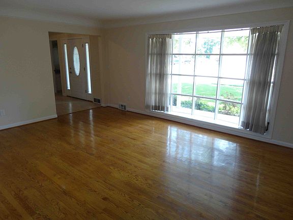 4th image of 21502 Wedgewood Dr