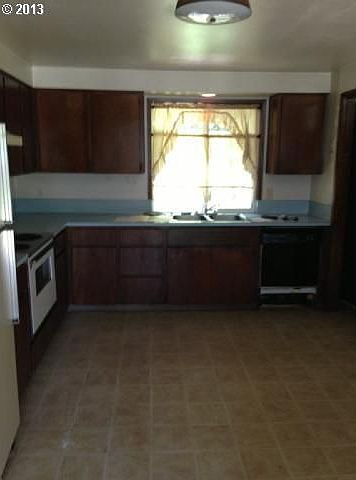 2nd image of 2725 Sycamore Ct