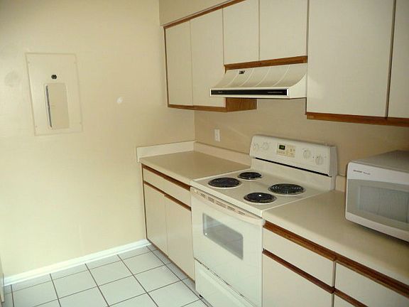 4th image of 200 Finley Forest Dr