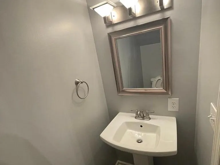 706 Cambridge Ct — Photo 11