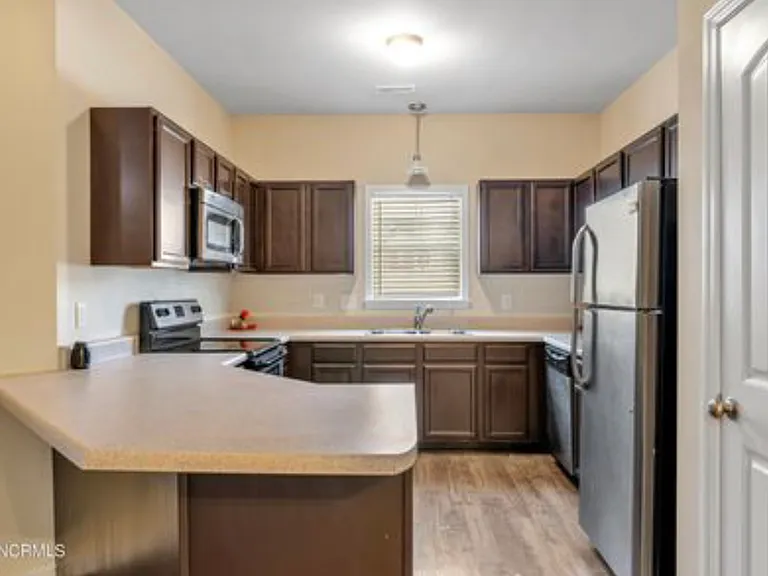 110 Waterstone Ln — Photo 2